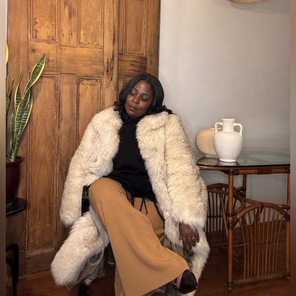 Vintage White fox fur full length mobwife coat - Picture 4 of 17